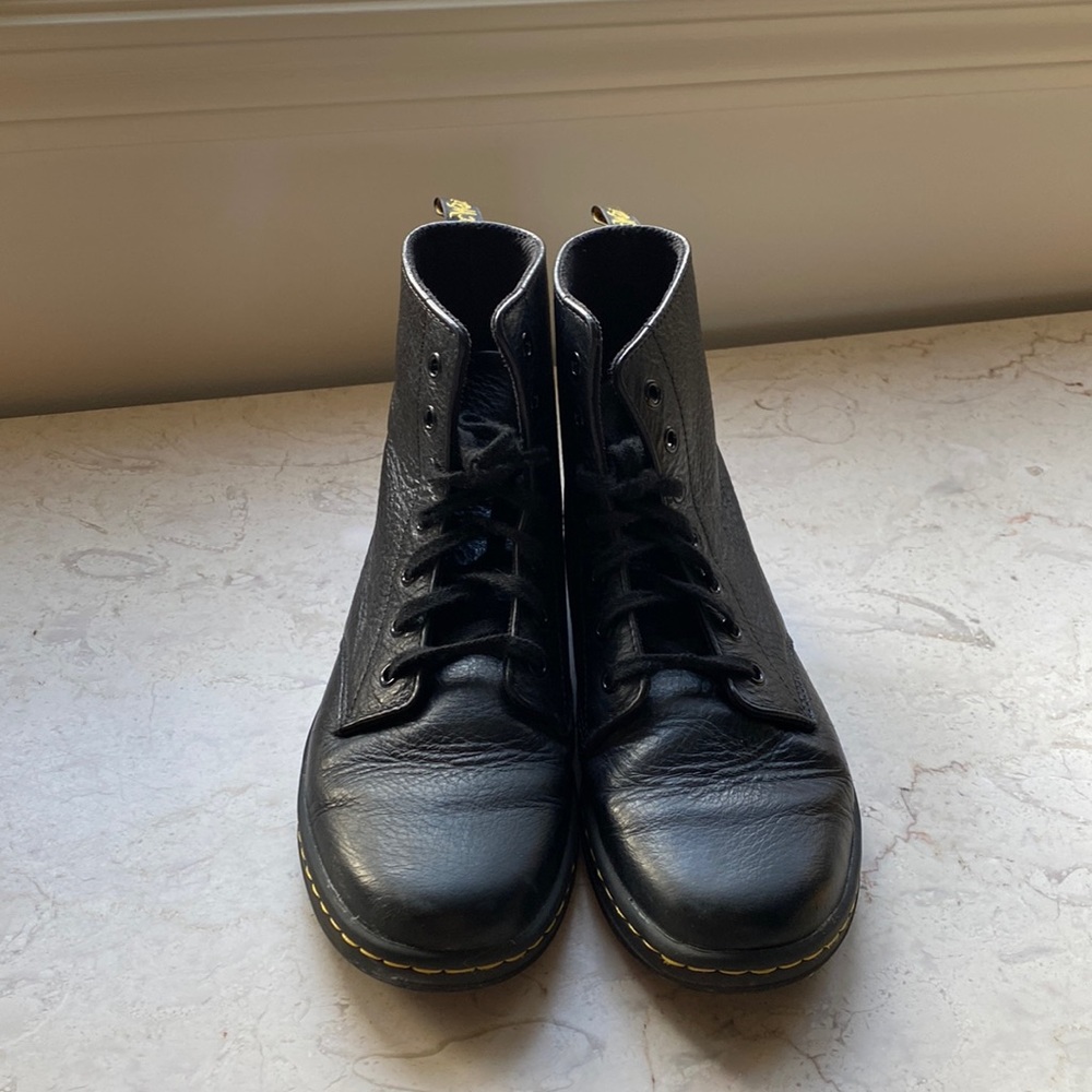 Dr. Martens black Leyton boot size 8us